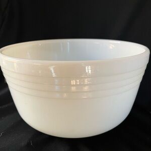 Hamilton Beach Milk Glass White Mixing Bowl 26.   Made in Racine Wisconsin